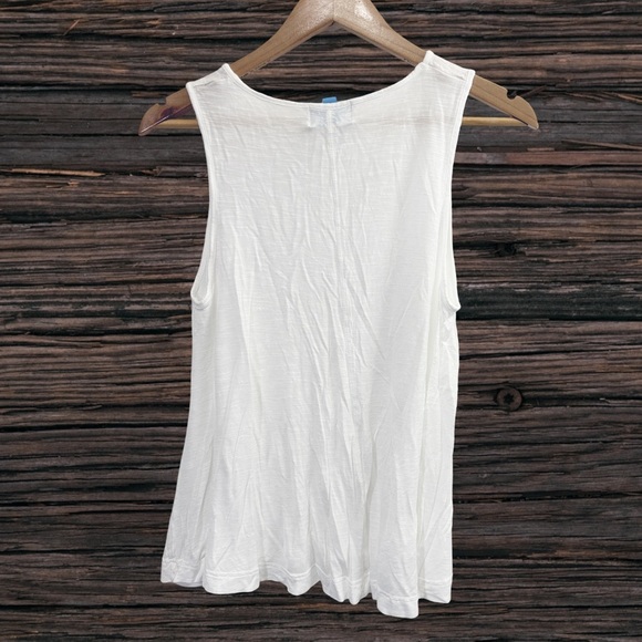 White Relaxed Sleeveless Tank Top - Picture 2 of 3